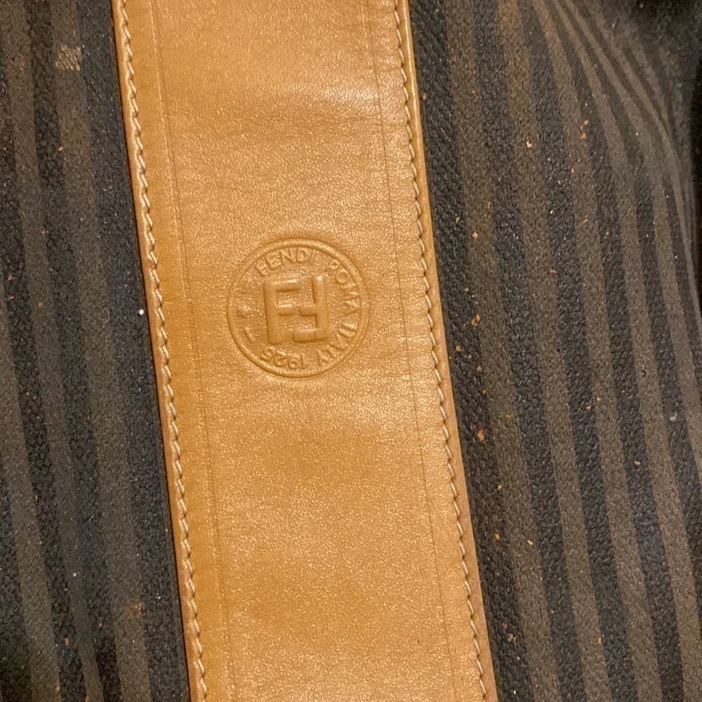 FENDI VINTAGE MADE IN ITALY BAG . - Picture 2 of 15